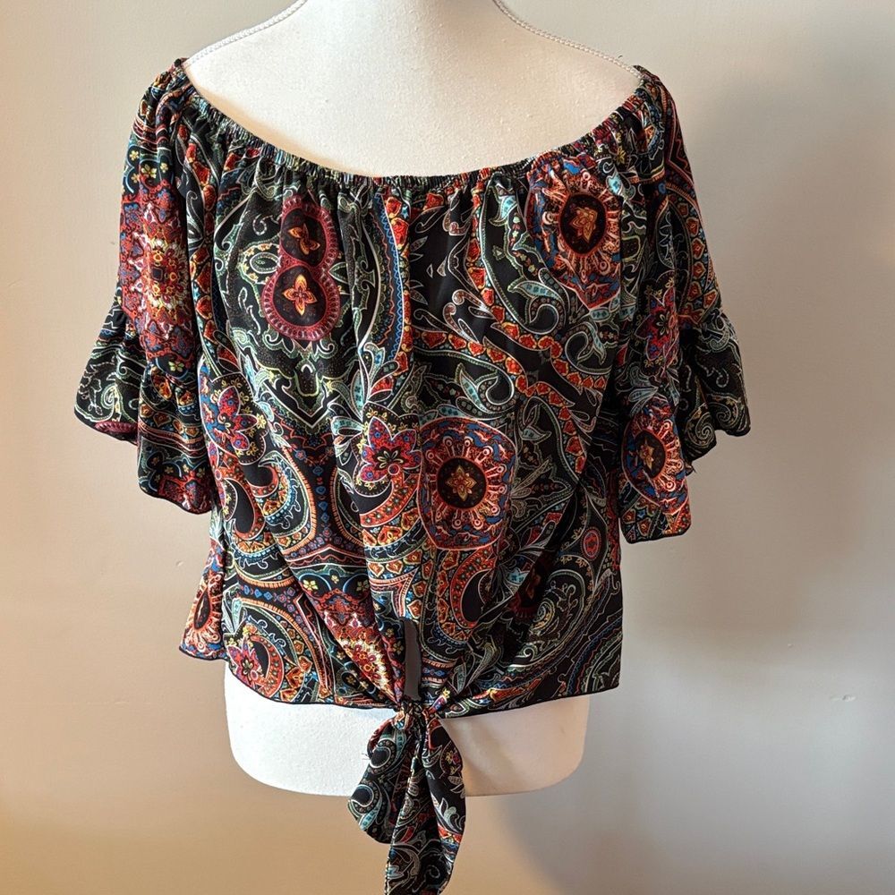 Cupshe Paisley Off-Shoulder Tie-Front Ruffle Short Sleeve Top. Size Medium